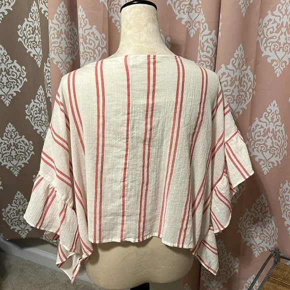 BCBG Flowy top - Picture 2 of 3